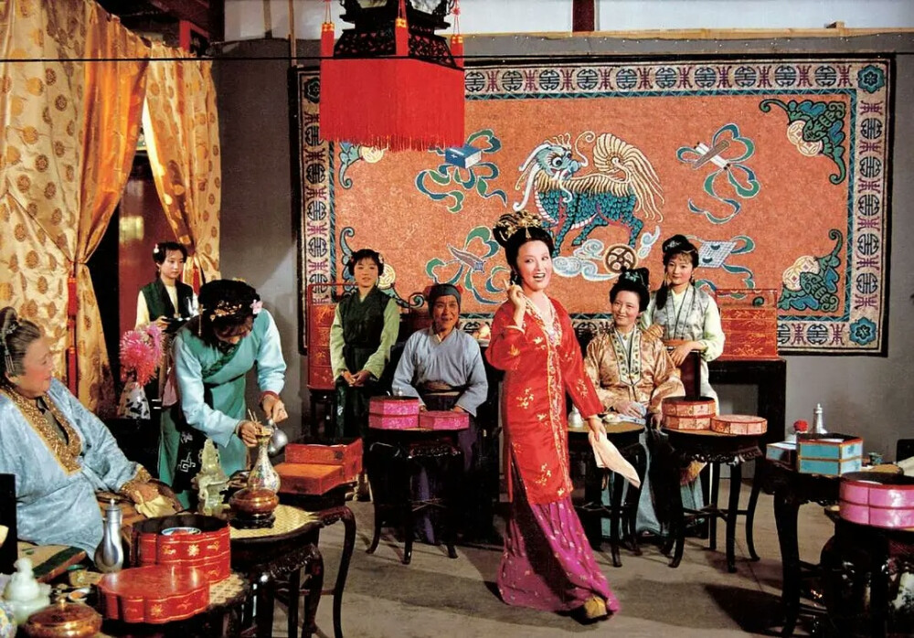 刘姥姥穷得没饭吃,她的见识从何而来?原著三个细节不可忽略