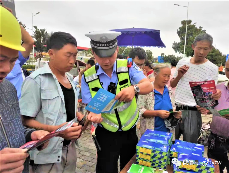 白云交警深入麦架镇开展"美丽乡村行"主题宣传活动