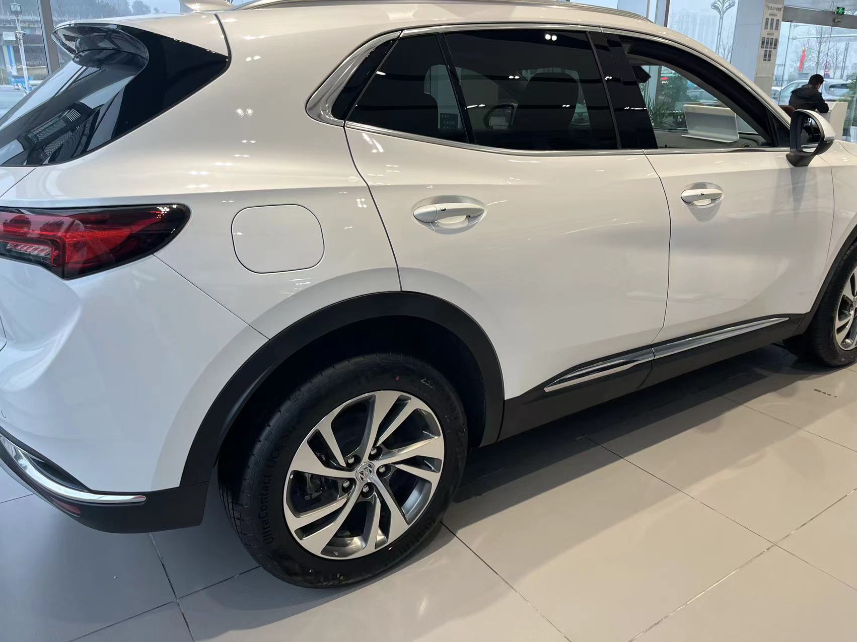 白色的昂科威s真不错好看