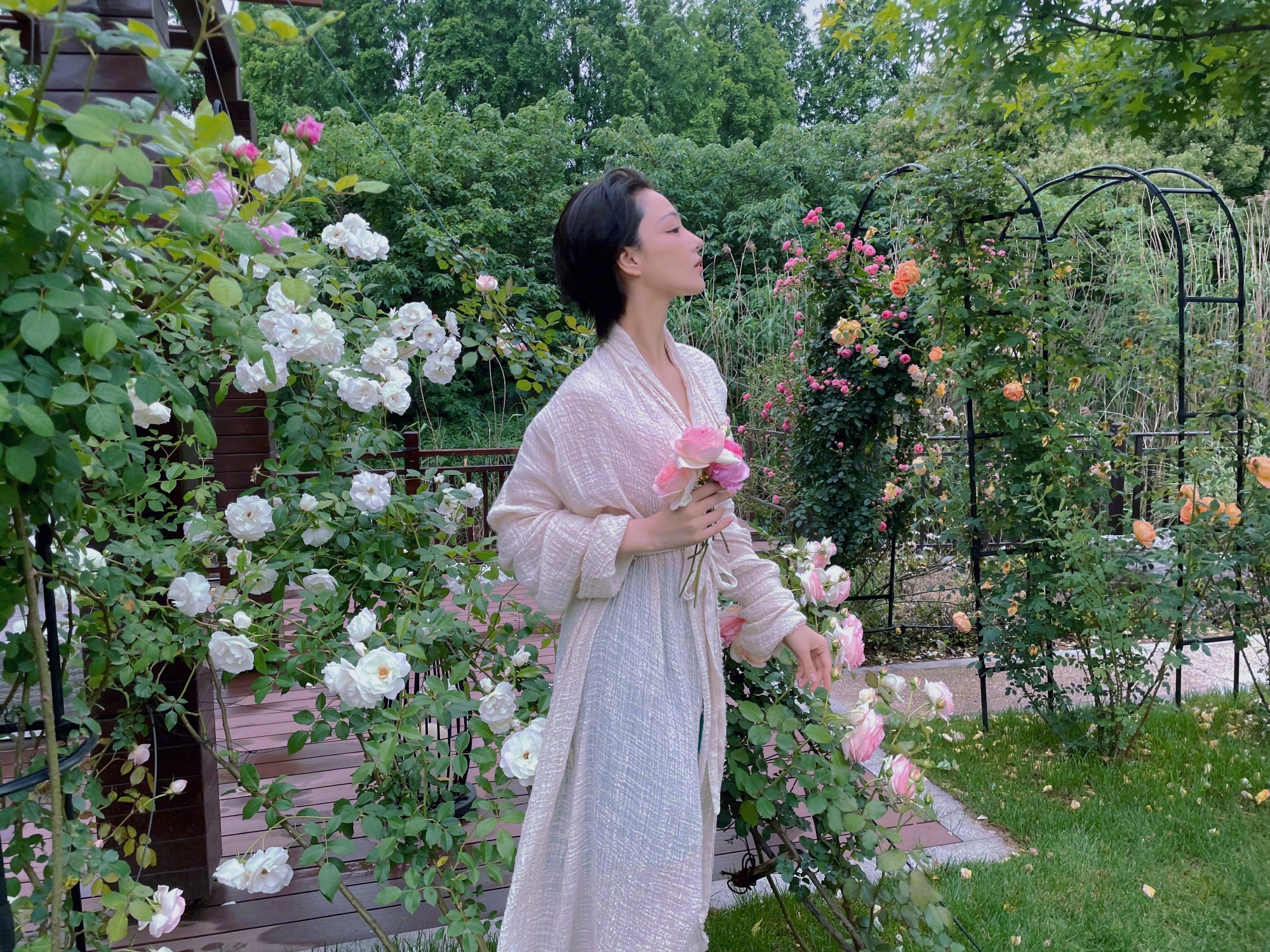 张馨予承诺不再沉迷于花草 捡起事业心好好经营 你还会支持她吗?