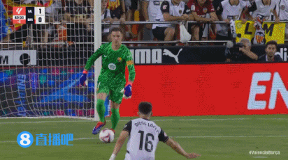 西甲巴萨瓦伦西亚比赛战报_莱万进球亚马尔助攻_西甲-巴萨6-0瓦伦 拉菲尼亚费尔明莱万均双响