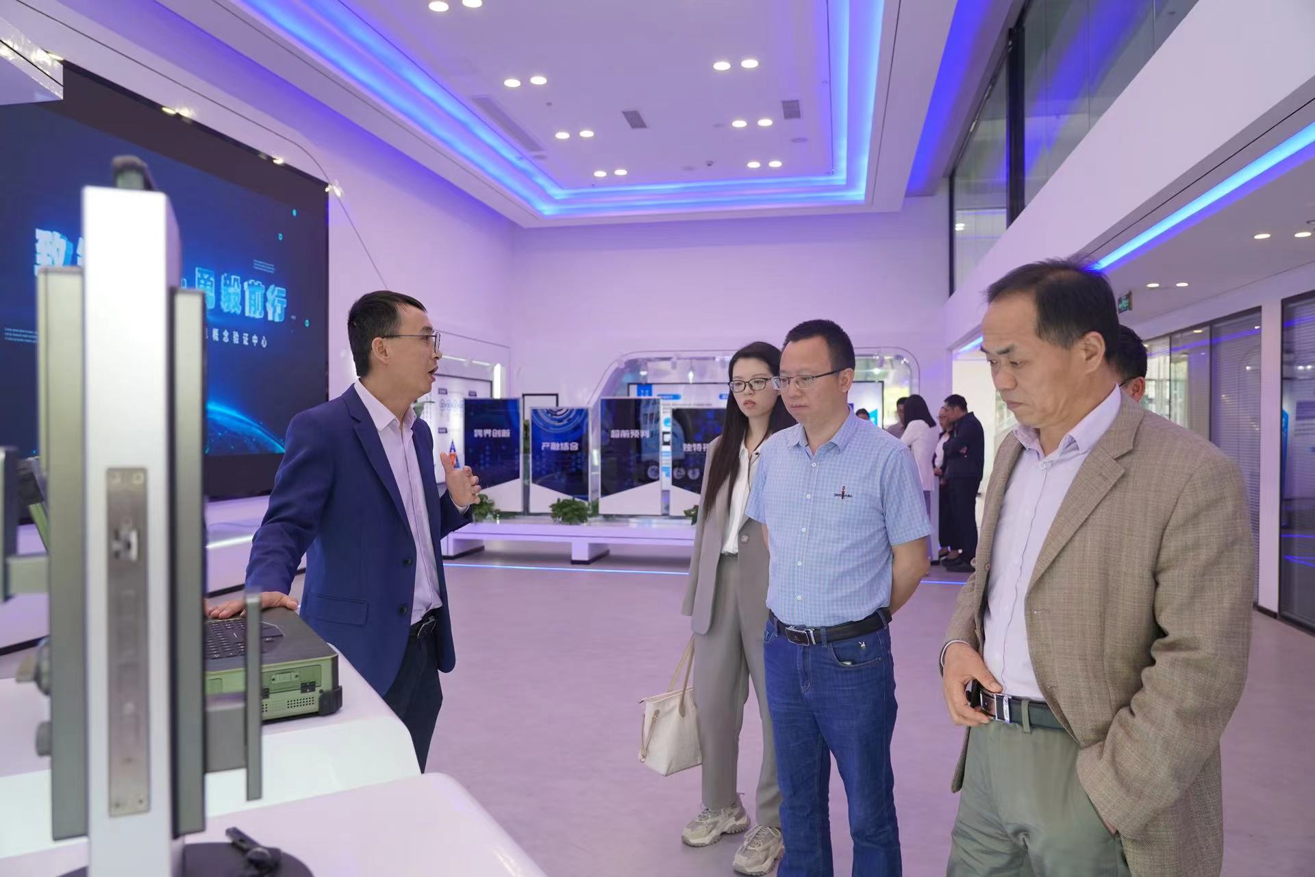 产研融合 创智融汇|双流区与徐泽水院士团队来我司开展对接交流