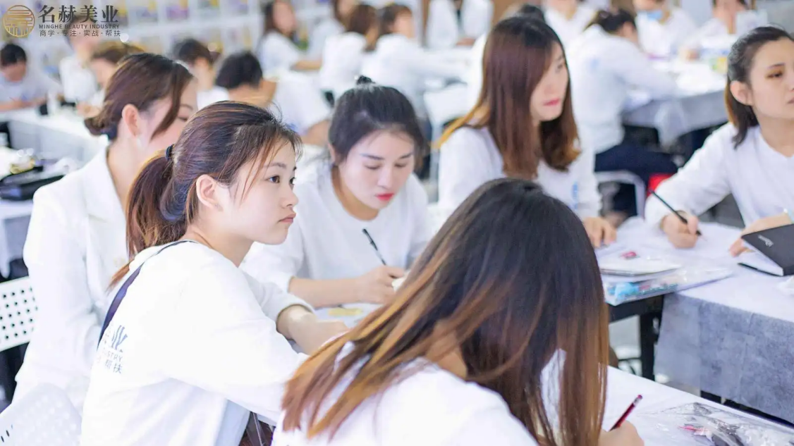 安哥国际贝罗娜3大标准助力传统美业破局重生