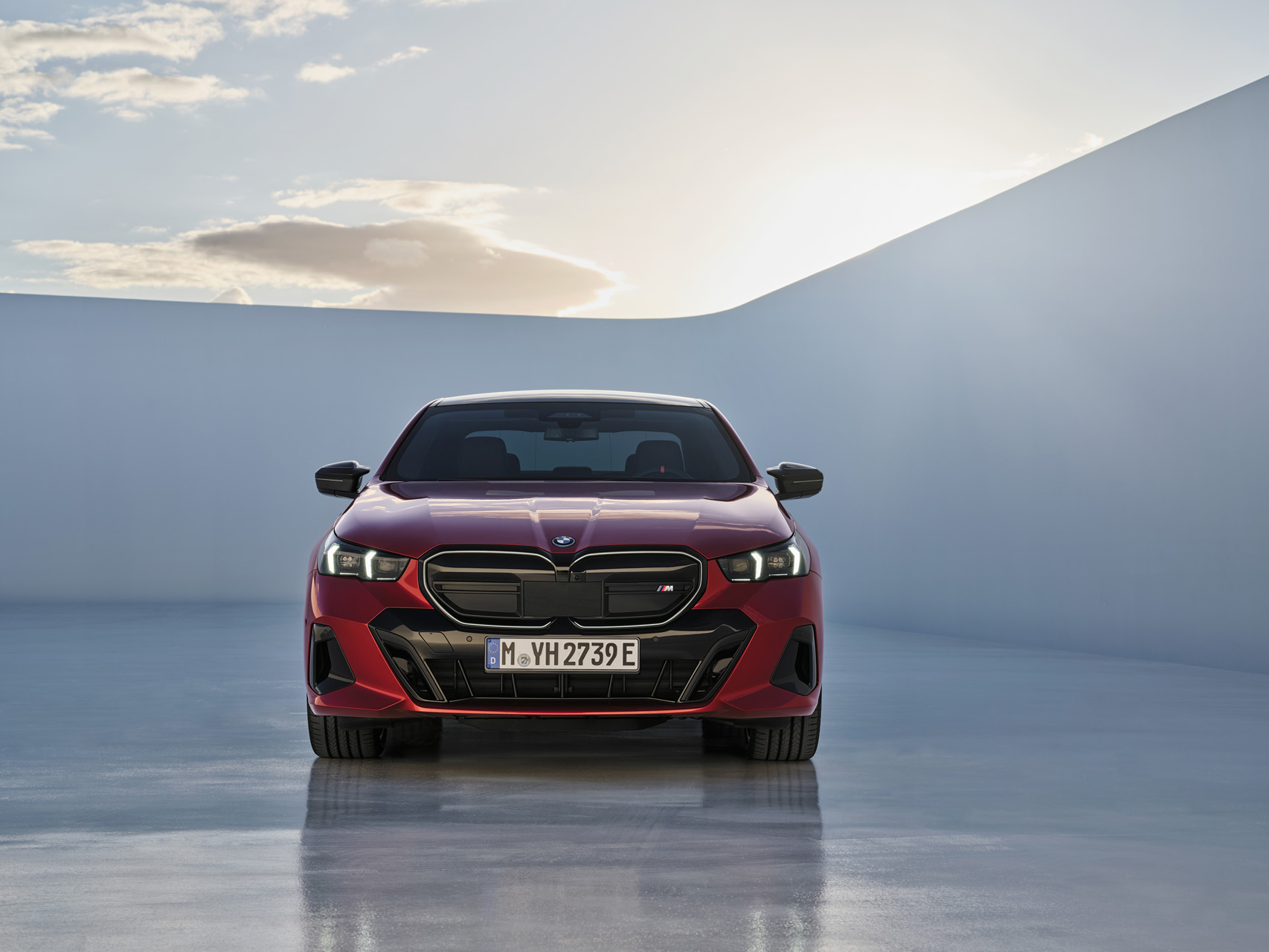 2024款宝马5系亮相,包括电动i5车型