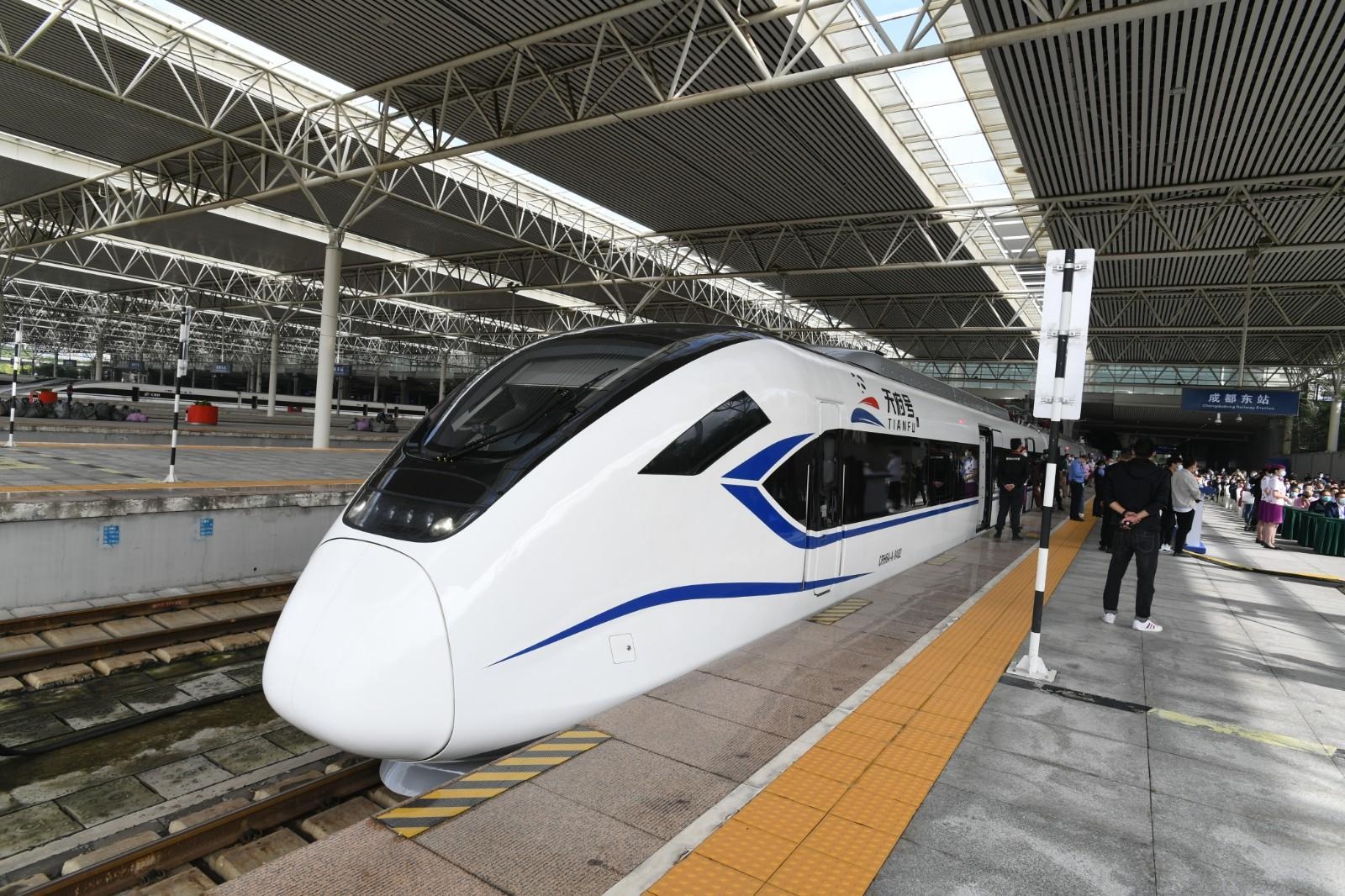 "天府号",青岛造!新型城际动车开跑成都平原城市群