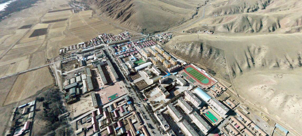 张掖肃南县的一个"飞地镇",距离县城约300公里