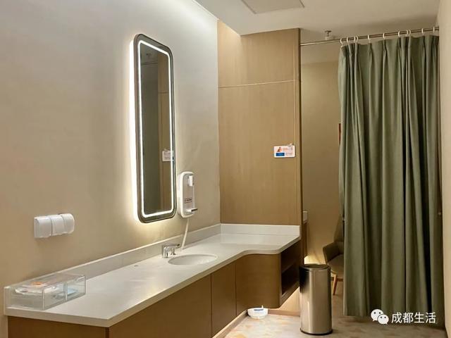 成都商场卫生间的内卷,让我大开眼界