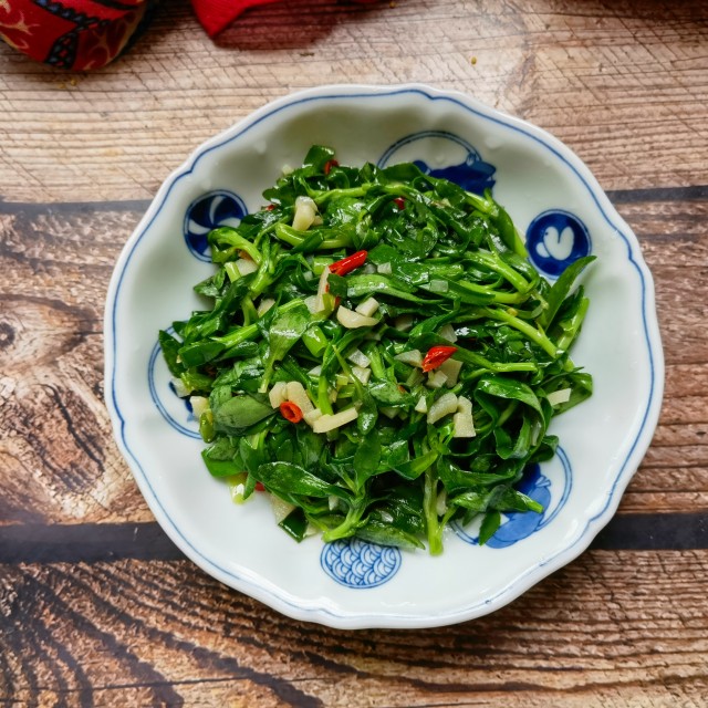 小米椒蒜蓉炒养心菜