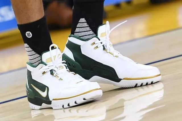 「回顾经典」经典篮球鞋之——nike air zoom generation詹姆斯 1代