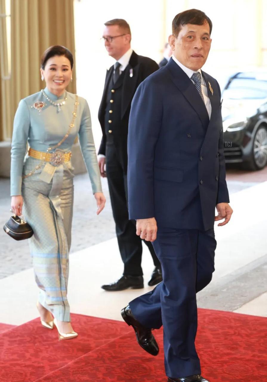 近来家事一直不太平的泰国国王哇集拉隆功和王后苏提达,也来英国参加
