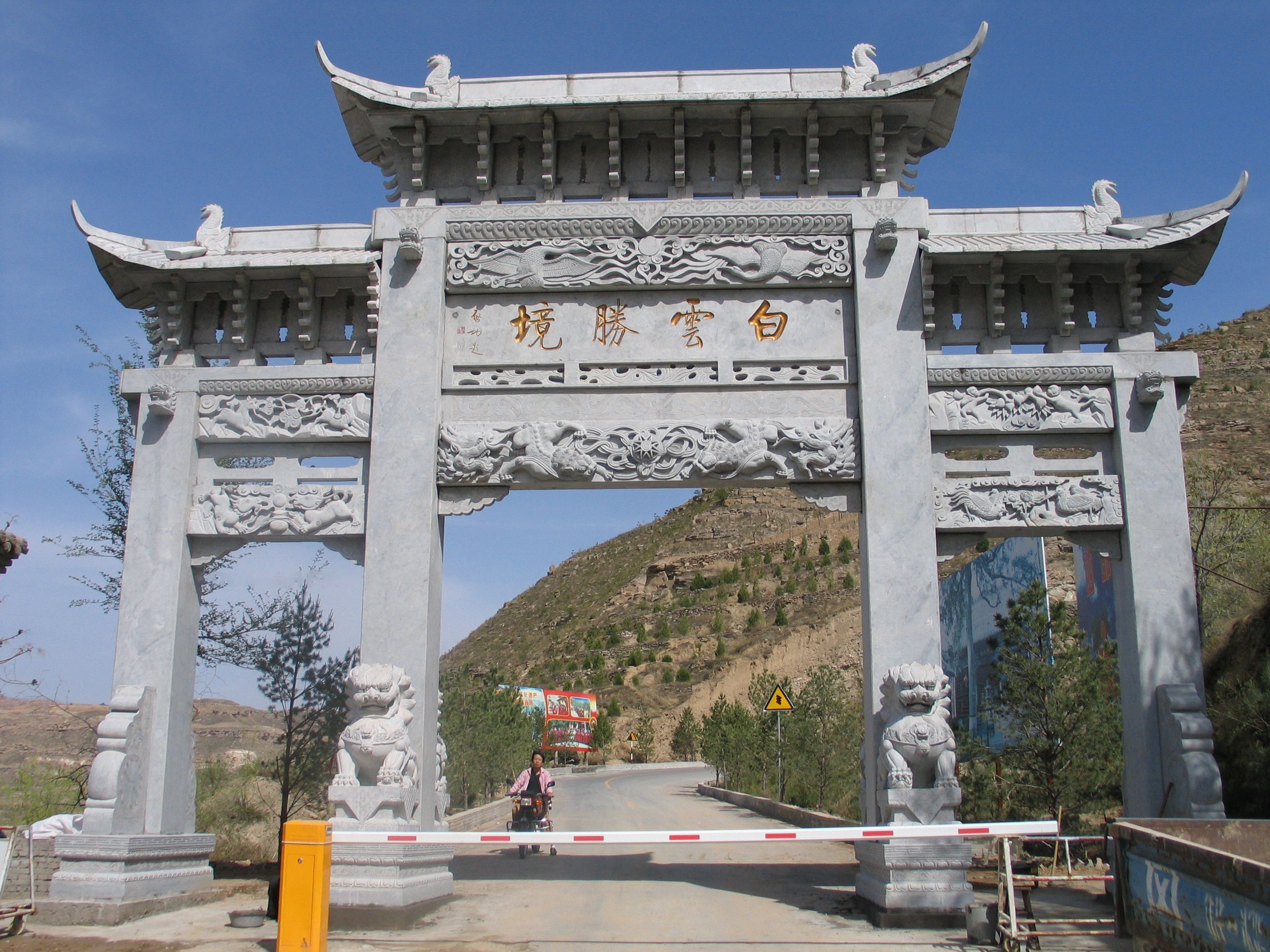 乡间十字路口石牌坊生产厂家谈石牌楼的寓意