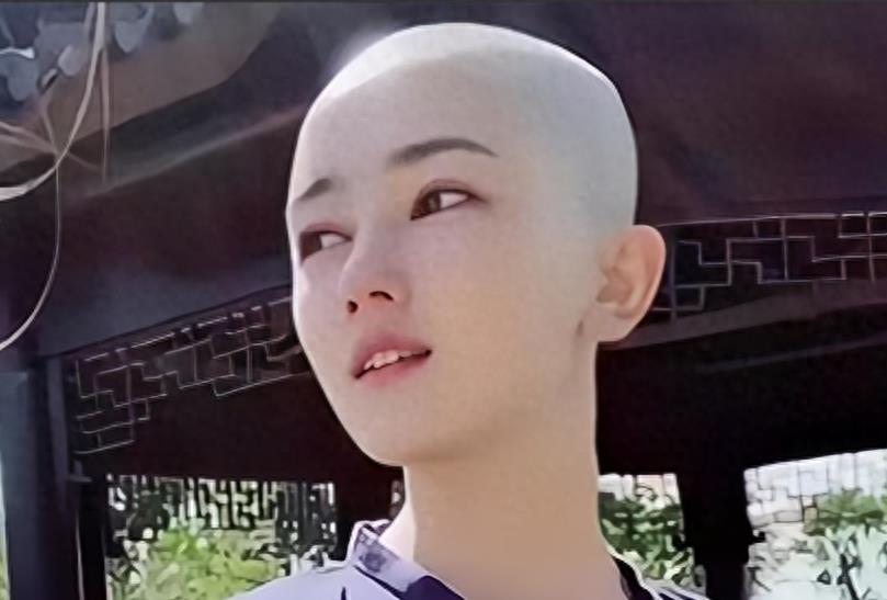 五台山美貌"尼姑":浓妆艳抹,搔首弄姿,为何敢如此肆无忌惮?