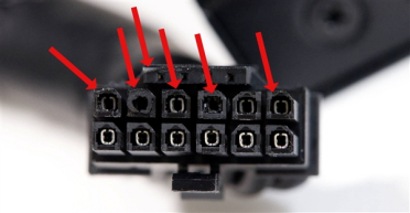 RTX 5090又烧接口了！三家媒体接连中招：评测机冒烟、线缆粘在显卡上