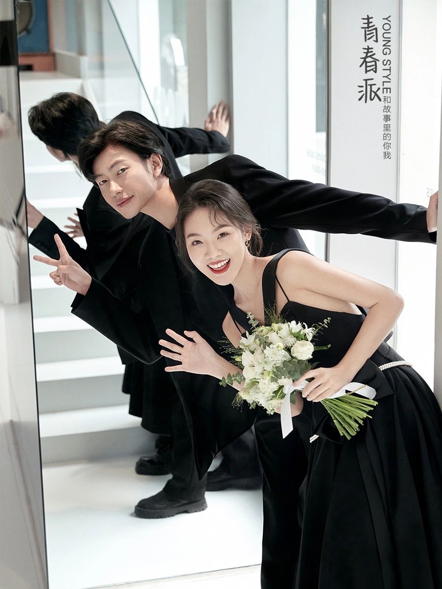 一眼心动的黑纱街拍婚纱照 ins风好哇塞