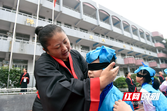沅陵县鹤鸣山小学:600名新生开蒙启智 尚礼乐学