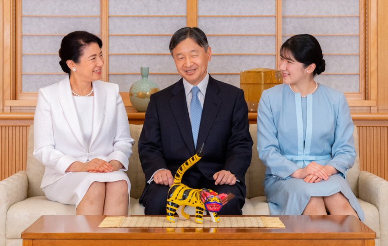 德仁失望了,15岁的悠仁穿着和服气场提升,爱子的女皇梦难了