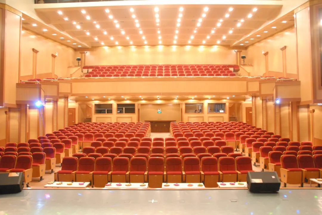 座落于长春市自由大路与长庆街交会处的吉林省桃李梅大剧院一直是吉林