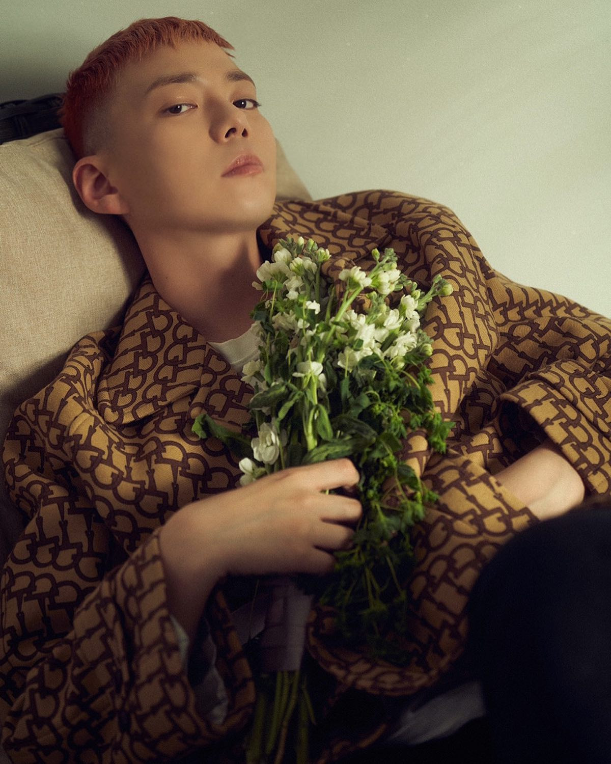 gd在8岁时在滑雪场的舞蹈比赛中夺得冠军,被李秀满发掘而签约进sm当