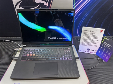 首款性能释放300W游戏本！微星全新泰坦16/MAX亮相：满功耗RTX 5090