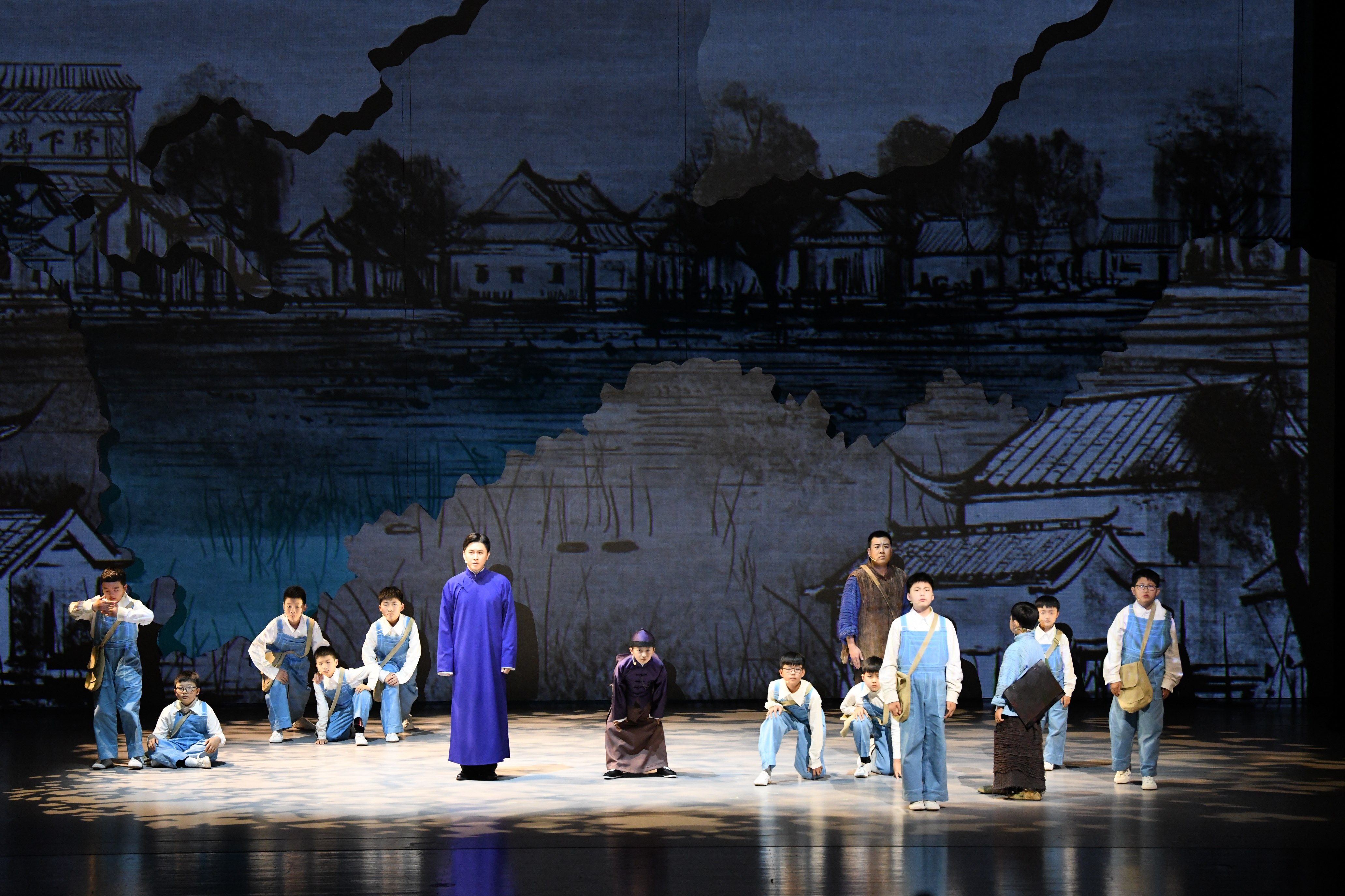 《新安旅行团》淮安首演,中国少年的时空对望