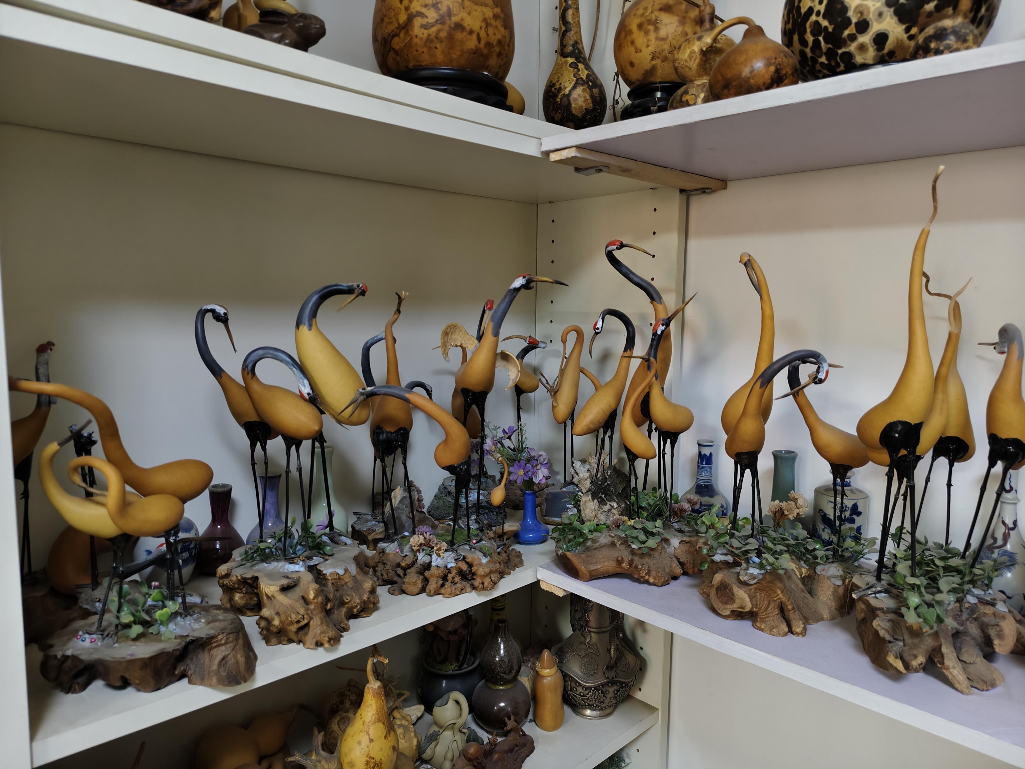 社区达人|82岁大爷玩出了花,巧手捏合36组葫芦仙鹤