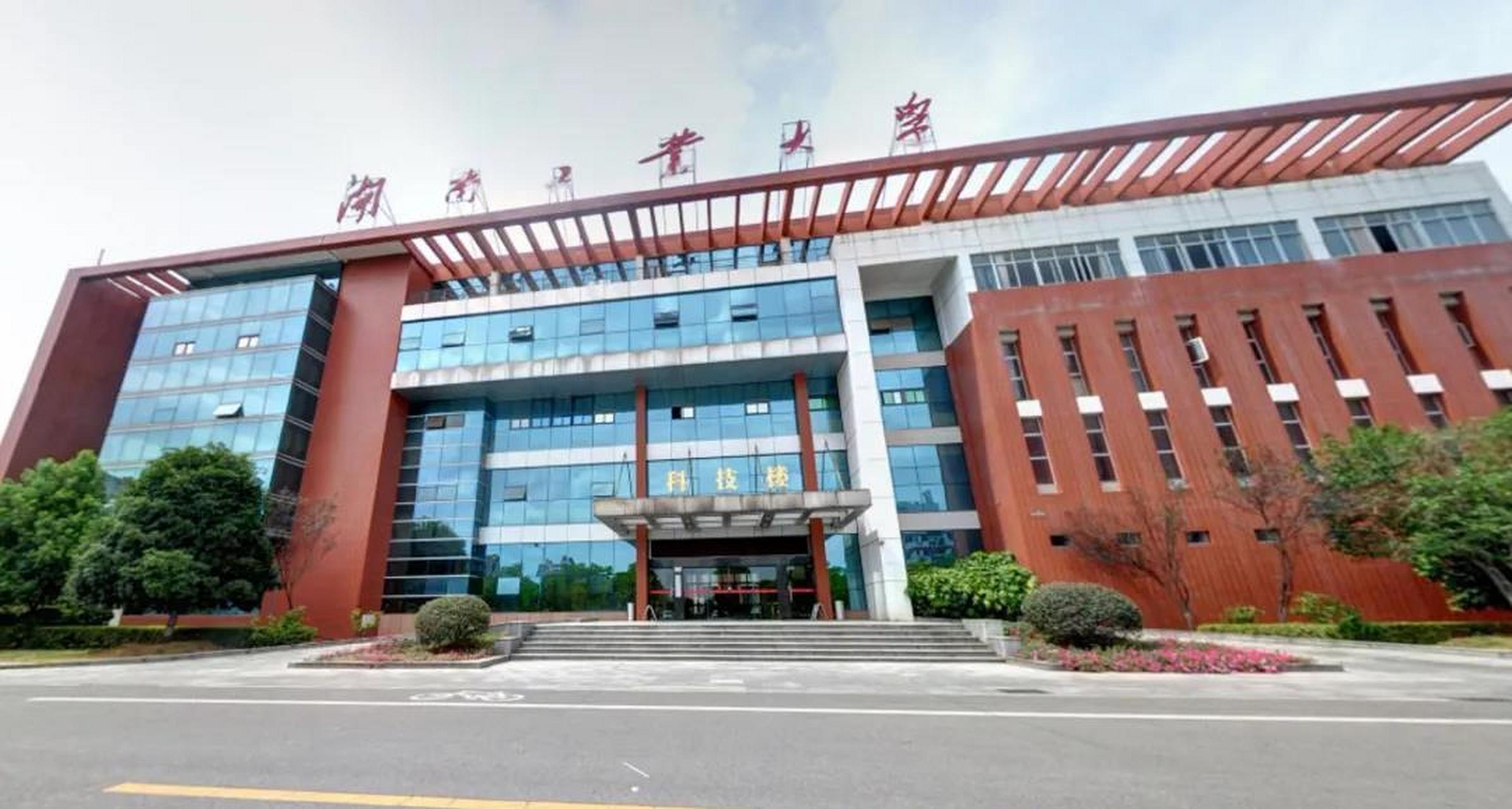 侄子在湖南工业大学今年大四,学的专业是计算机专业软件开发  ,在今年