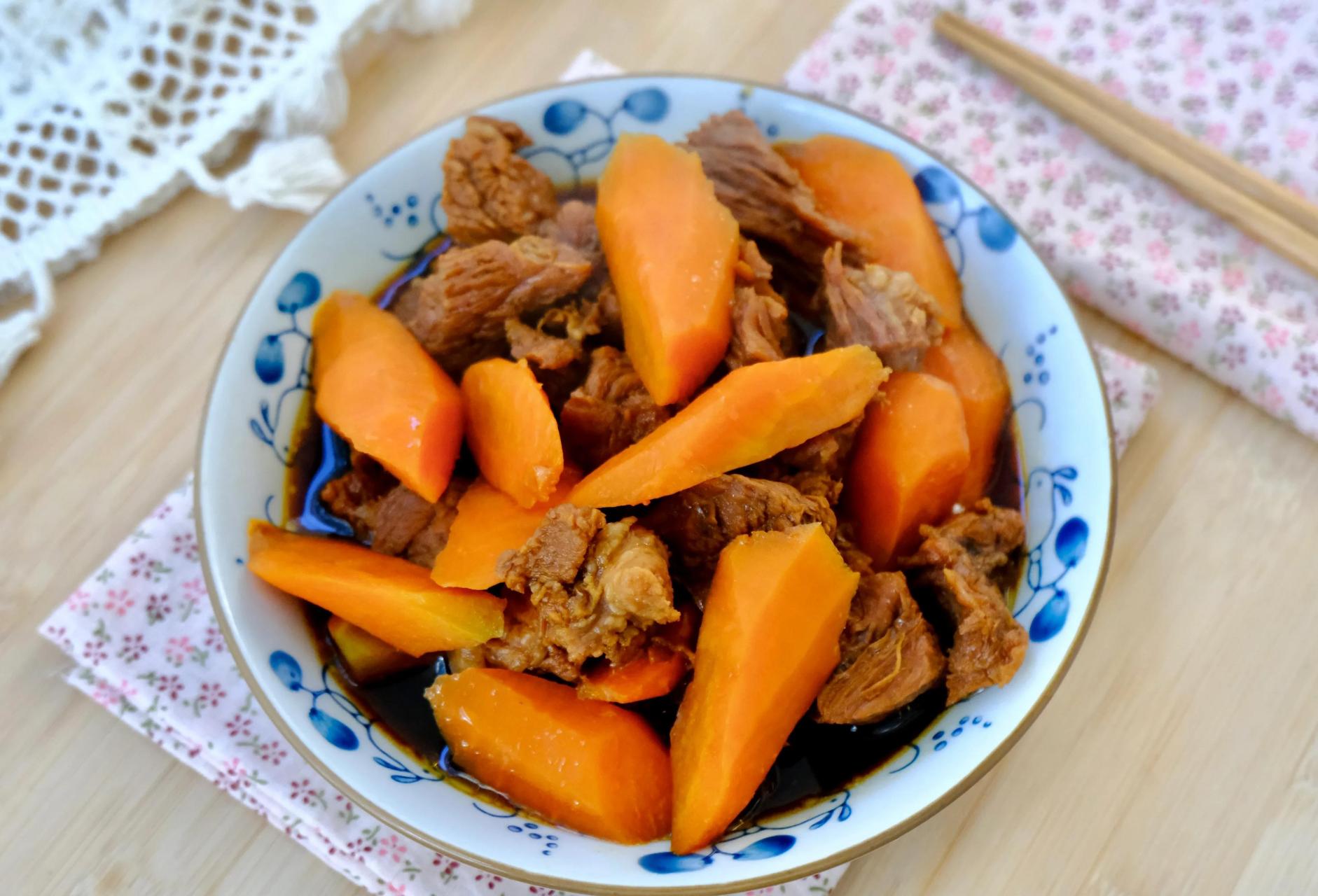 超简单的胡萝卜炖牛腩6015孩子爱吃有营养  7815材料: 牛腩