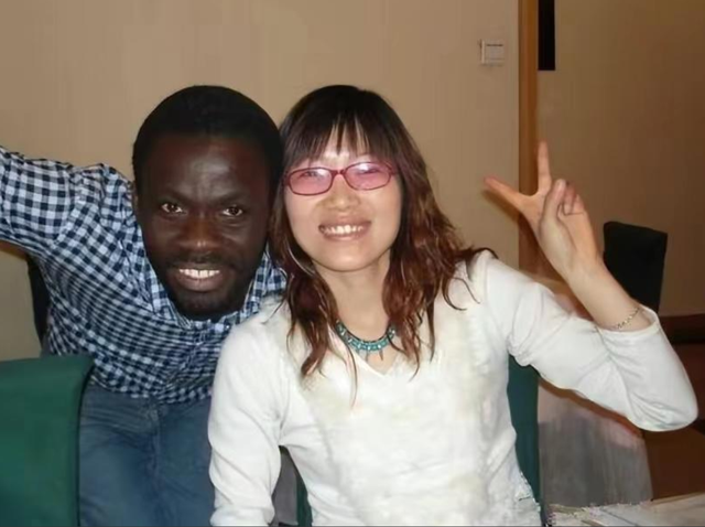 19年前爱上黑人男友的女孩朱力亚,被确诊艾滋病后,后来怎样了?