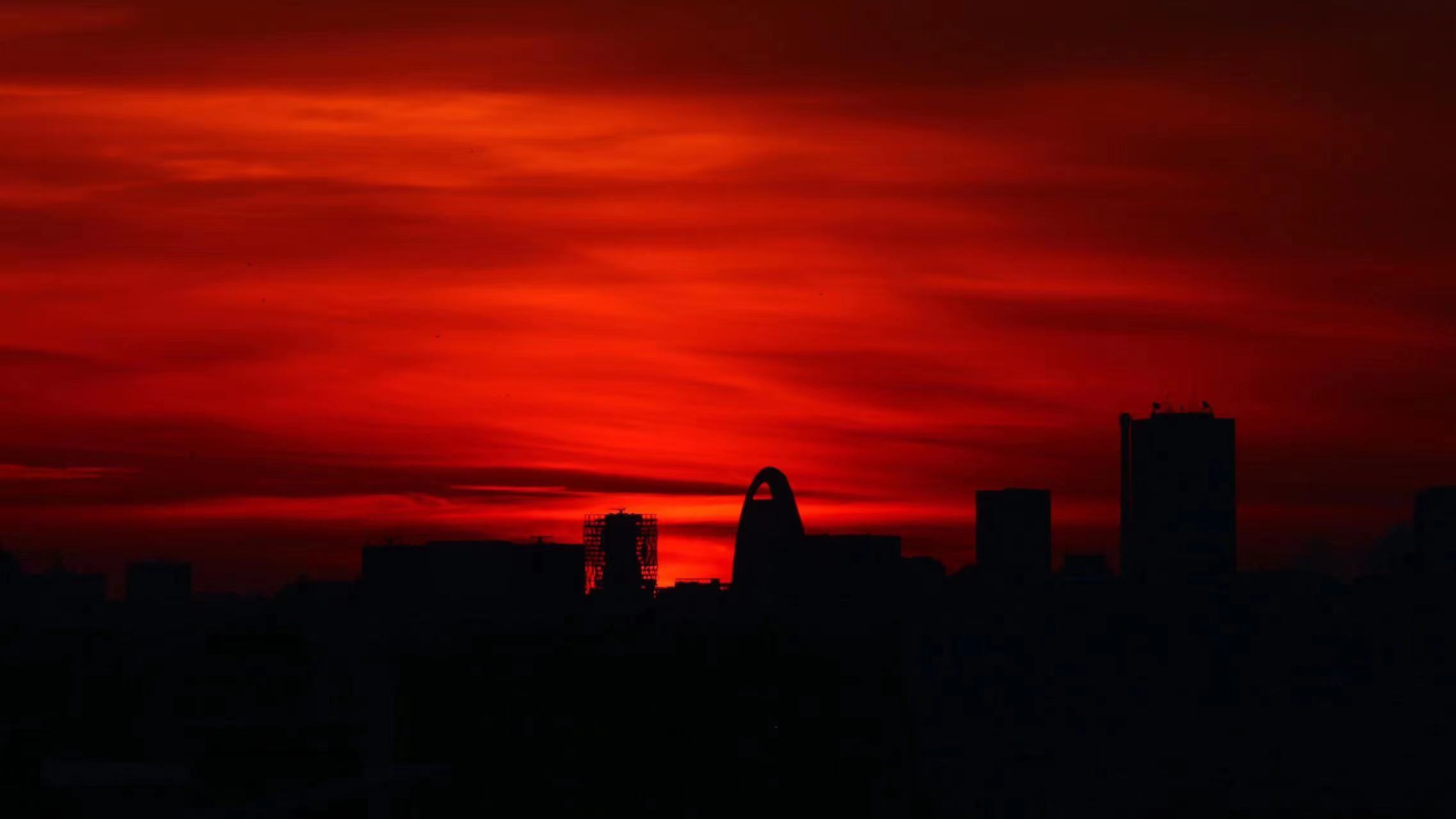 红红火火迎冬奥!今晨京城的天空,金灿灿,红彤彤!