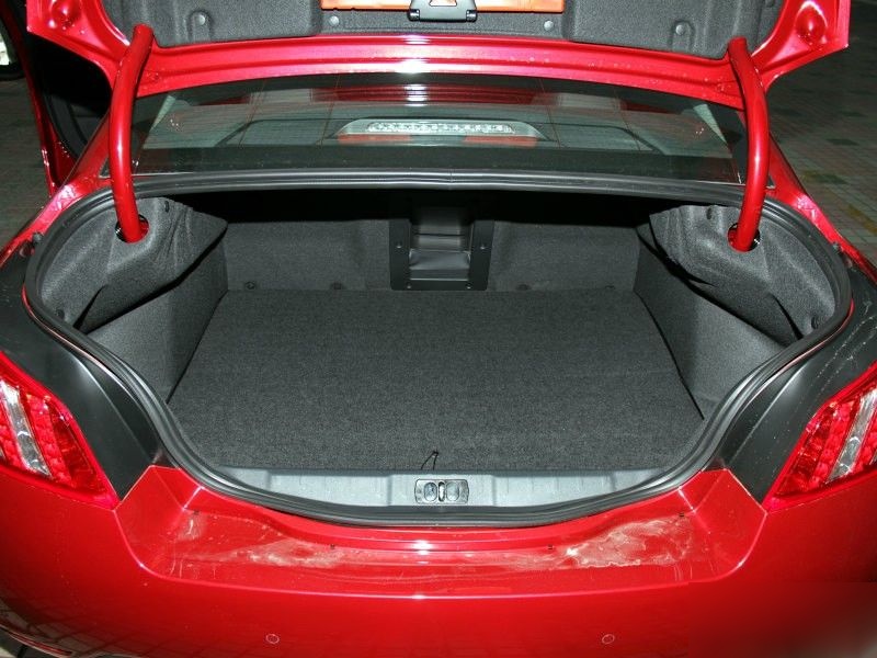 标致508后备箱怎么开