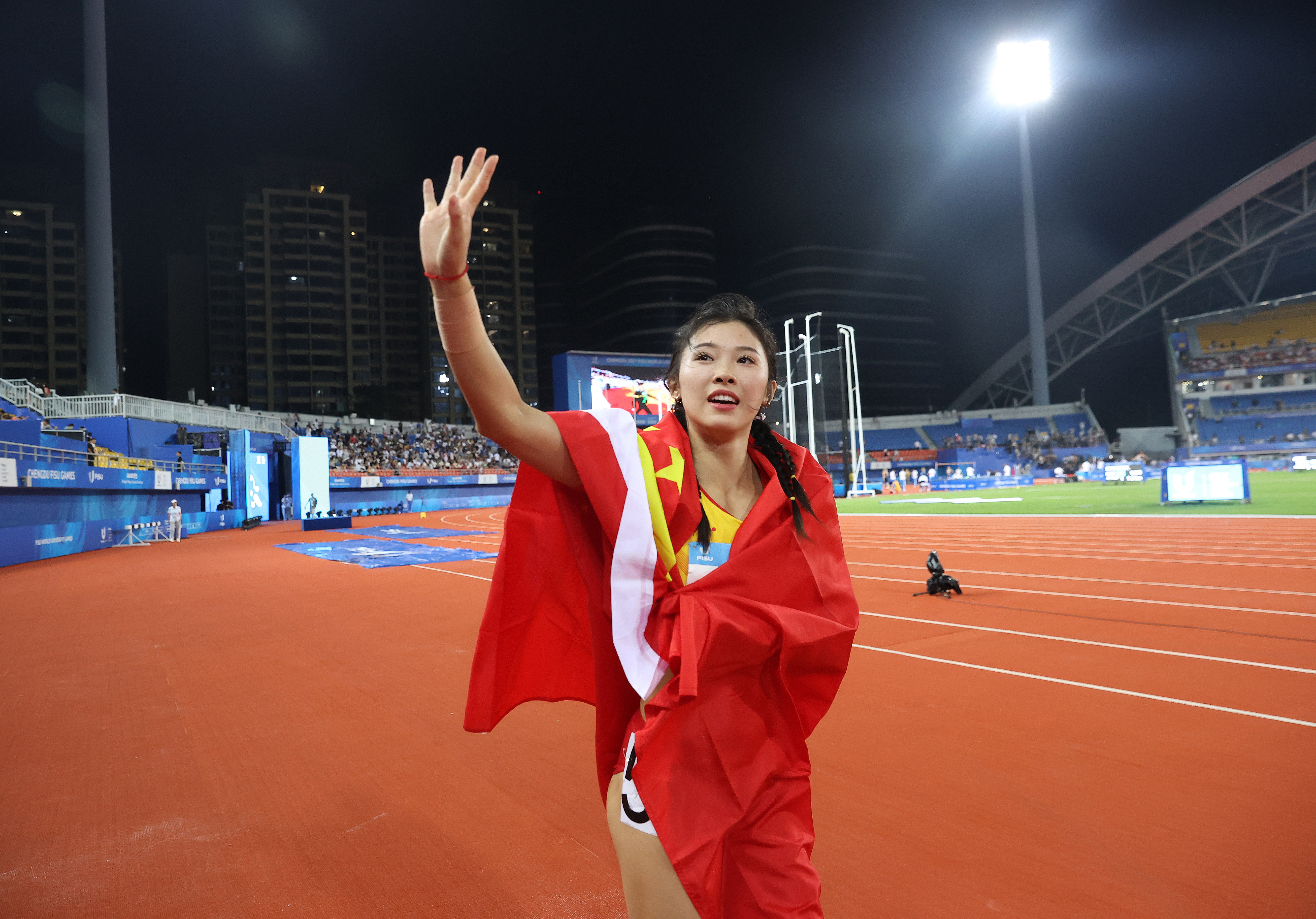 田径——女子100米栏决赛:吴艳妮摘银