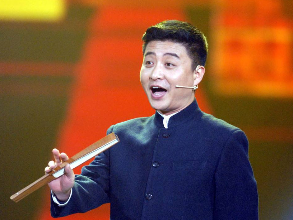 姜昆写诗支援武汉,又公开为意大利加油,郭德纲为何只顾捐款捐物