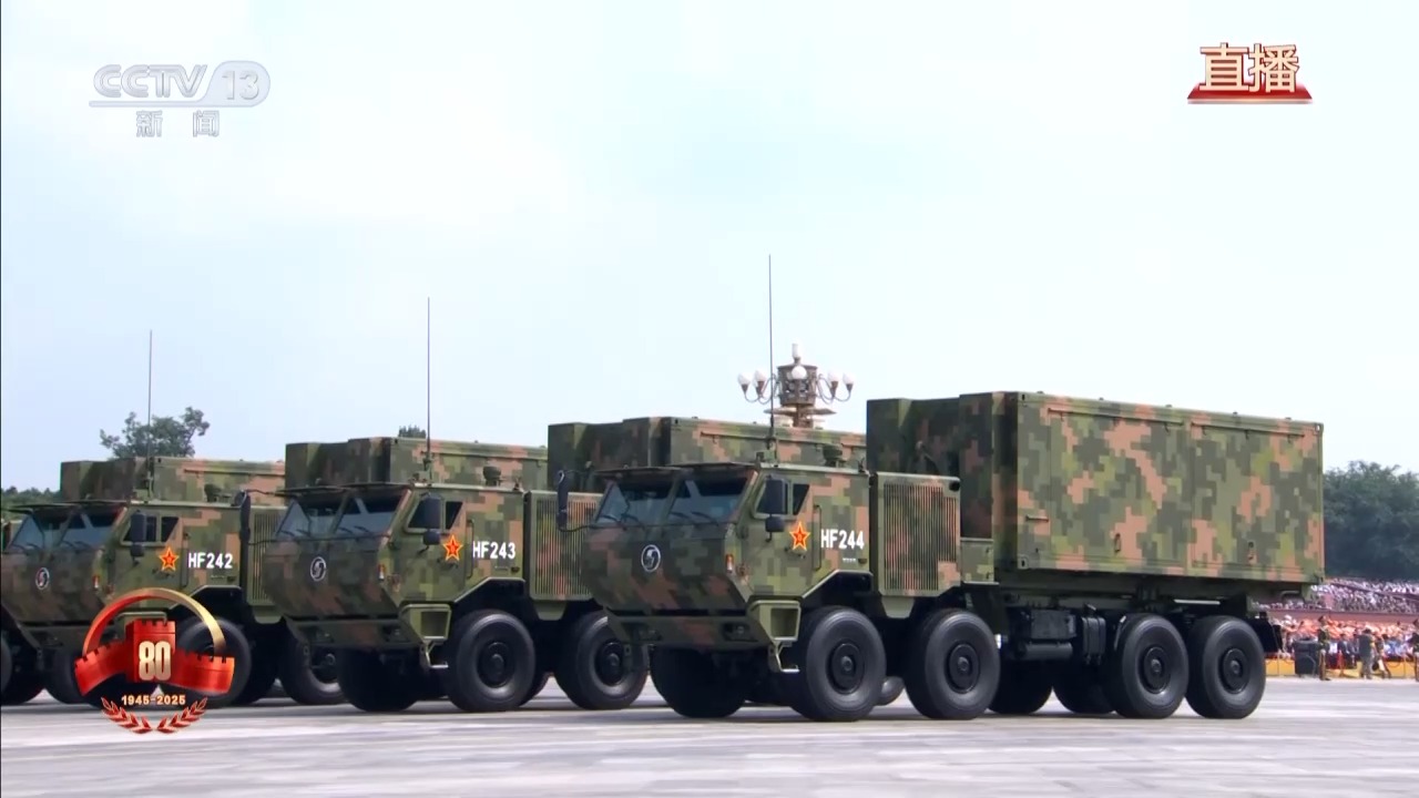 抢救抢修 这支方队是武器装备的"铁甲医院"