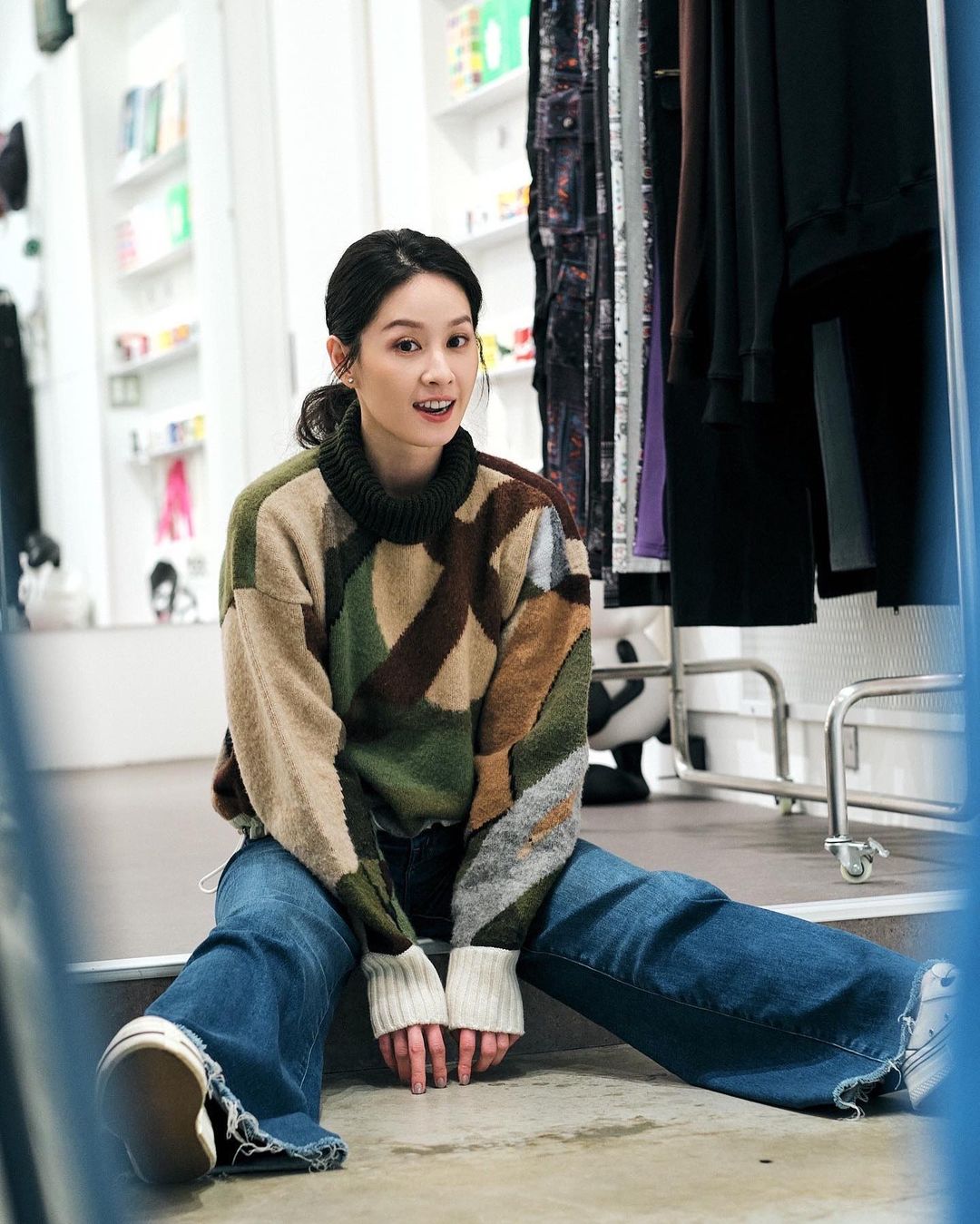 37岁曾恺玹生了娃也超美,清纯又温柔,纤细身姿少女感太强!