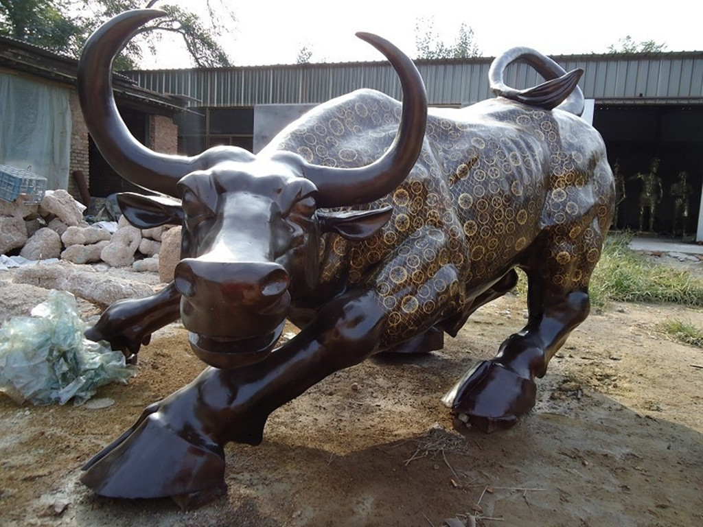 大型铸铜牛雕塑厂铜雕耕地开荒牛价格景观摆件