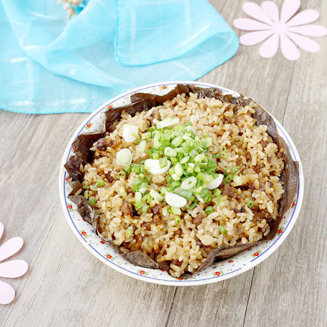 白扣陈皮荷叶糯米蒸排骨,软烂入味,香而不腻