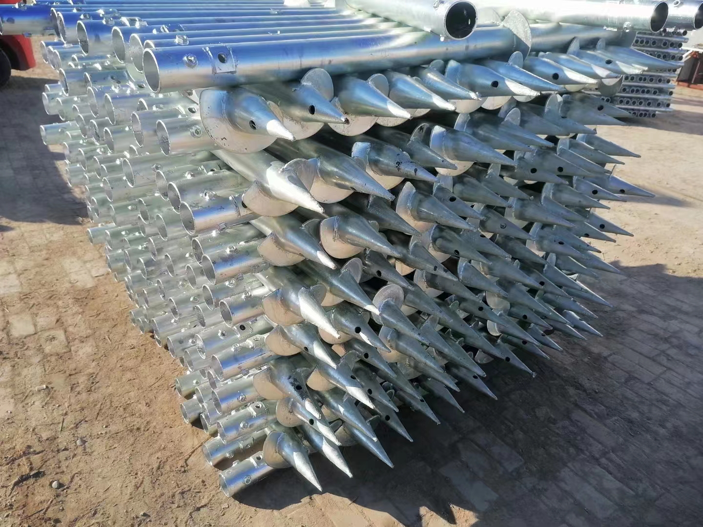 光伏地桩与热镀锌螺旋地桩的优势