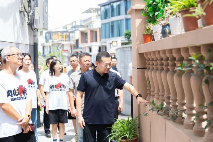 当好山区县发展的创变者 记缙云县委书记王正飞