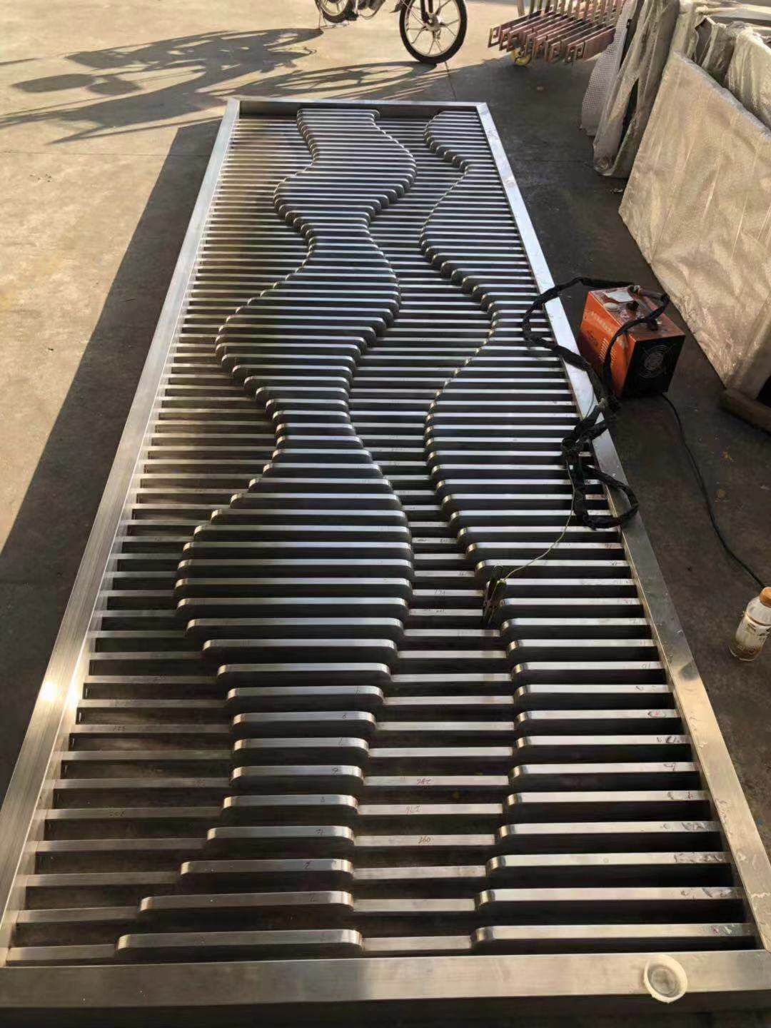 不锈钢山峦屏风,管焊接山形造型格栅装饰不谋而合