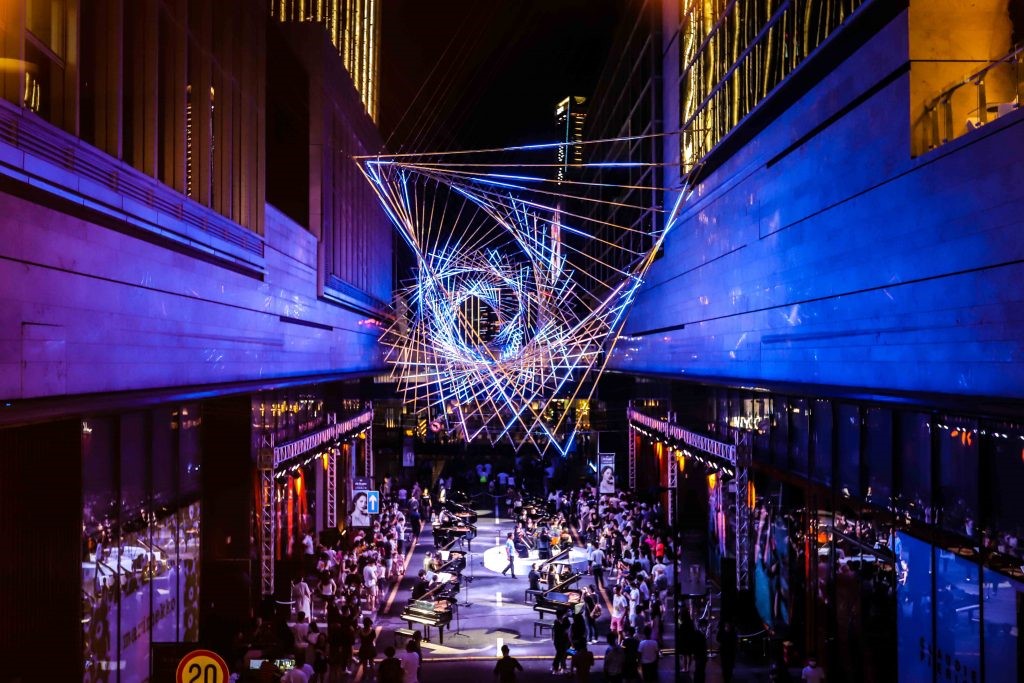 夜空彩虹携手法国艺术家,焕新重启深圳湾万象城艺术灯光