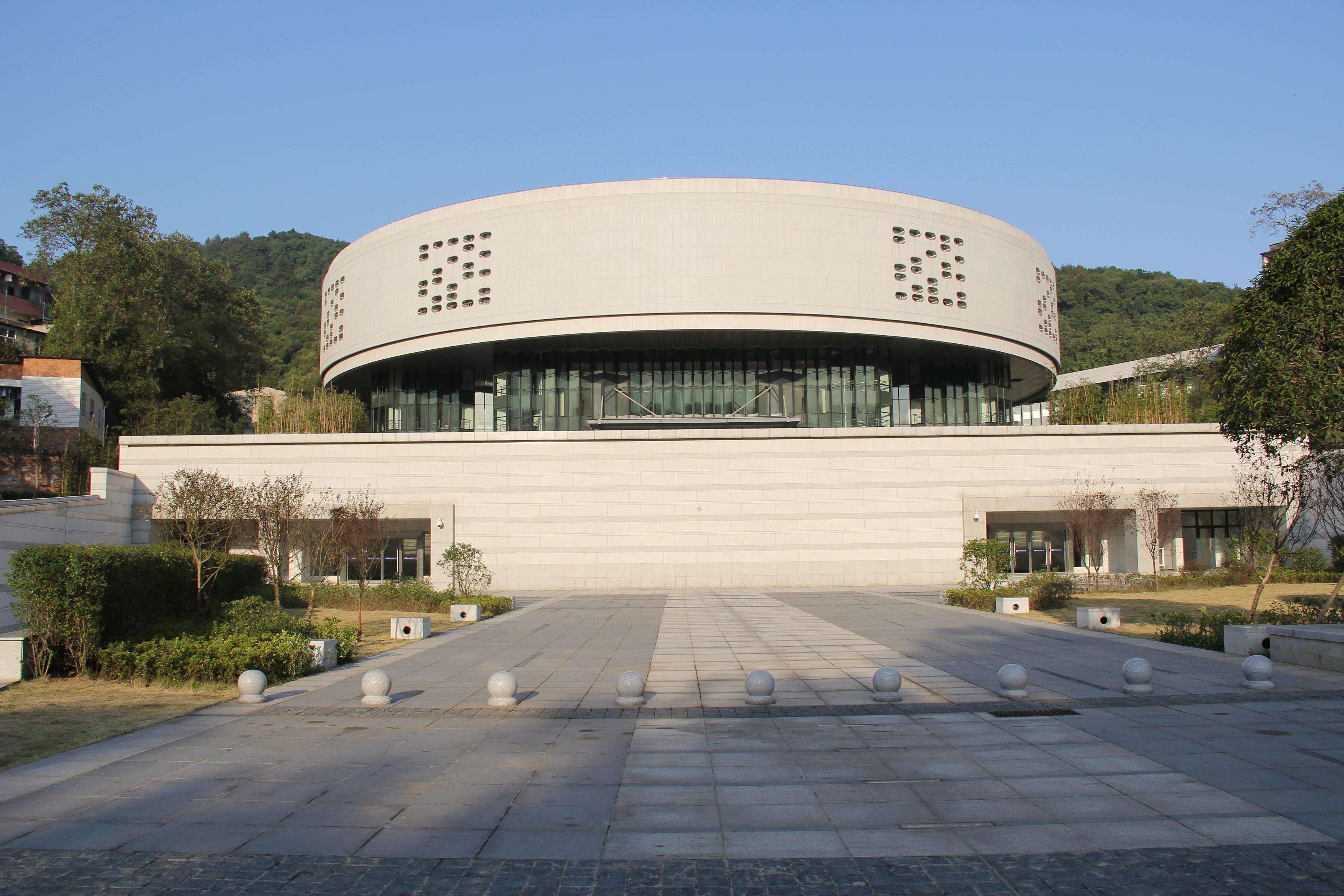 湖南大学合并了这所专科院校,被校友吐槽为了地盘,饥不择食