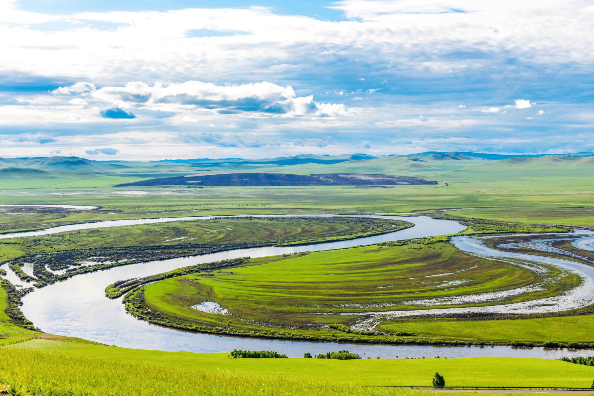 内蒙古有超刺激的网红秋千,能荡到俄罗斯,胆大的你敢去尝试吗