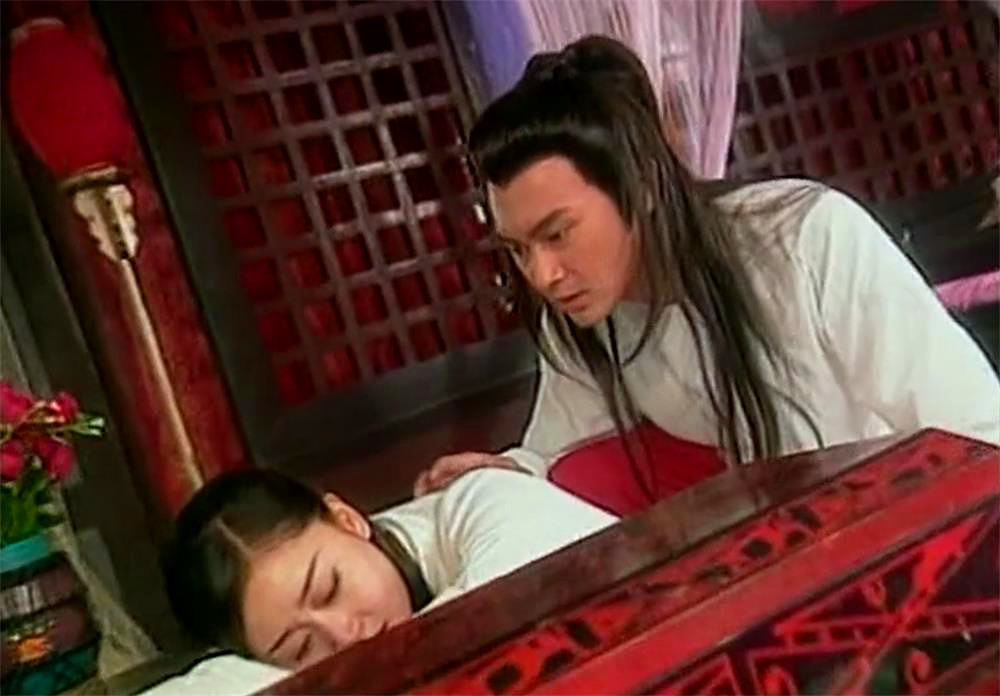 《白发魔女》19年:蒋勤勤仍活跃,林芳兵息影,"何萼华"已离世