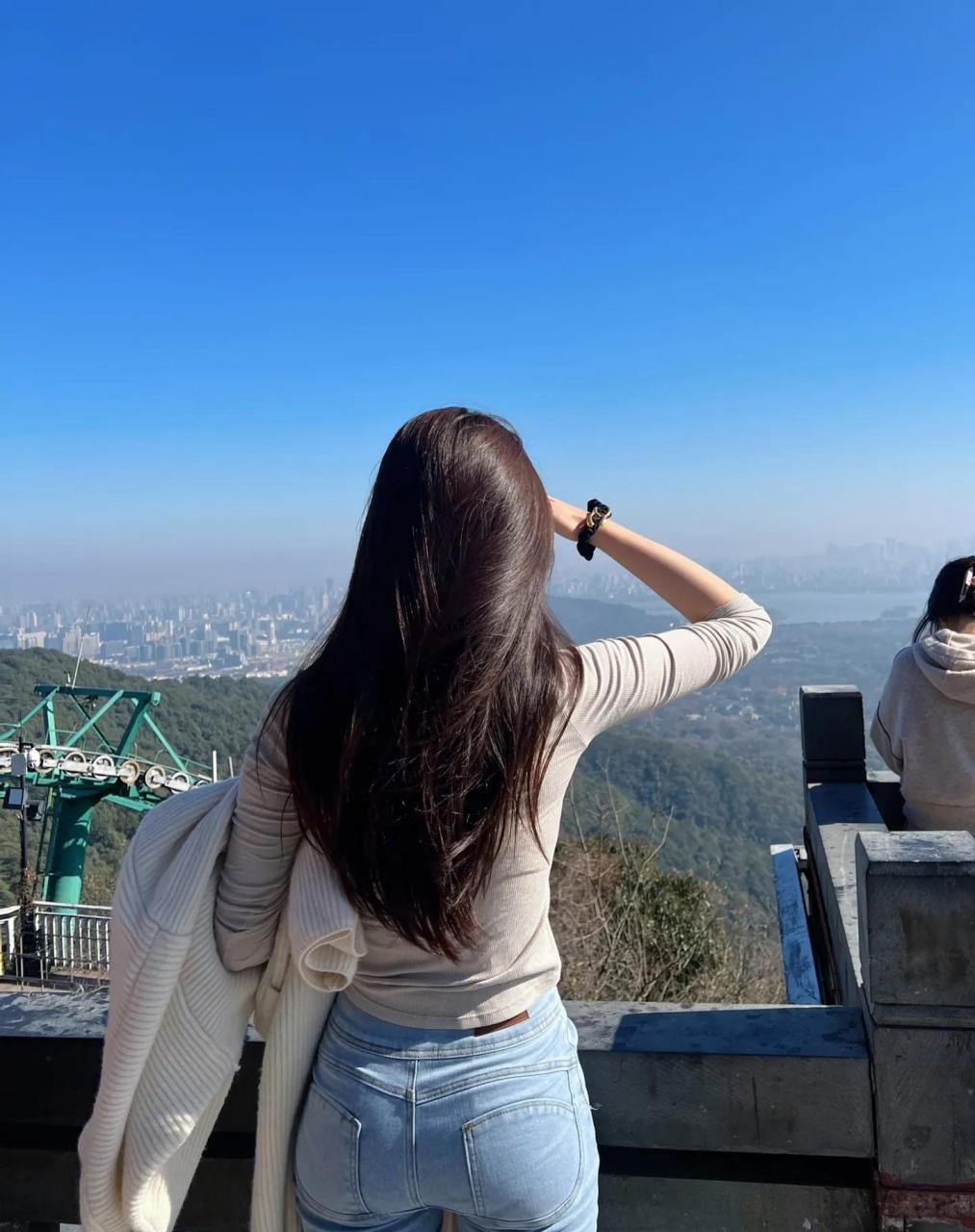 全身背影照片女生现实图片