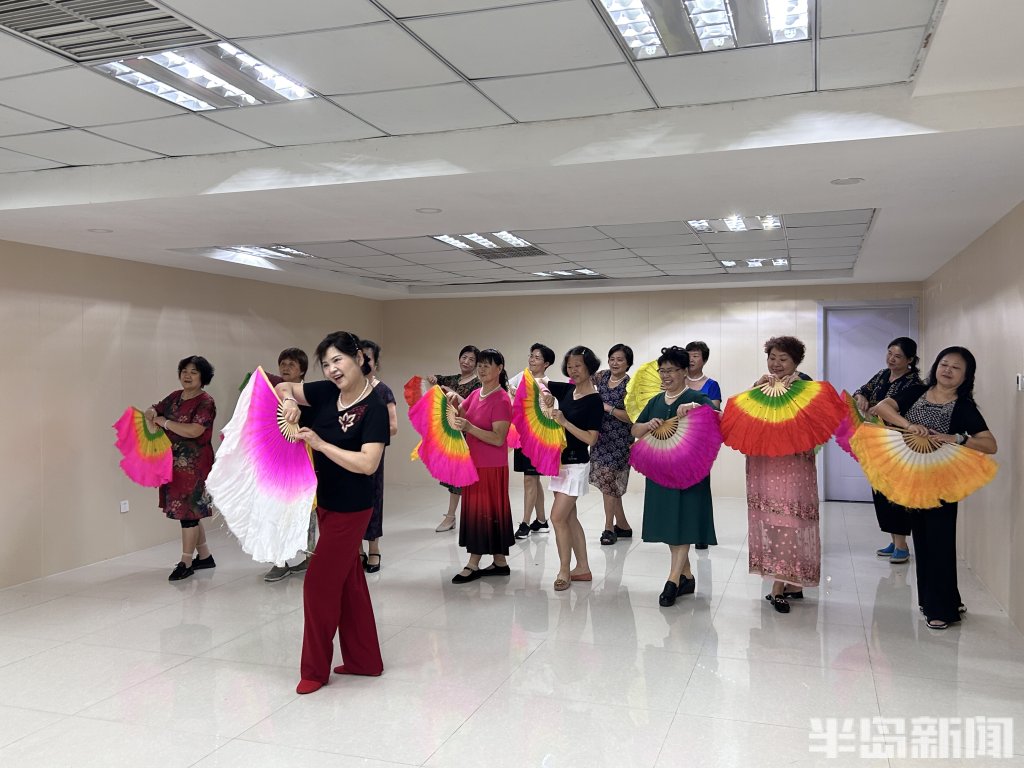 18岁出演电影《丁龙镇》,传承胶州秧歌46年:她走到哪儿舞到哪儿