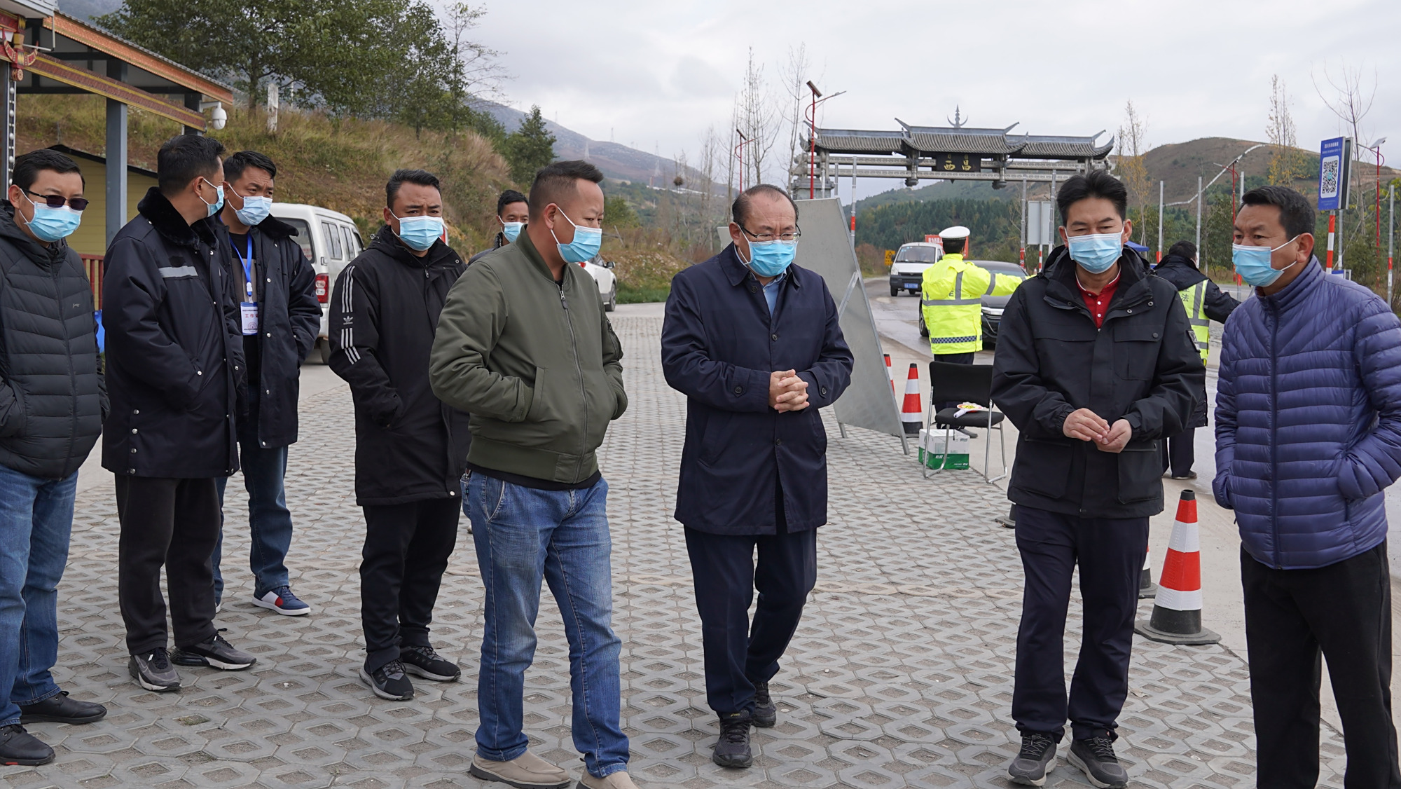 逢人逢车必查 牢牢守住"外防输入"关口——苏正清调研交通检疫卡点