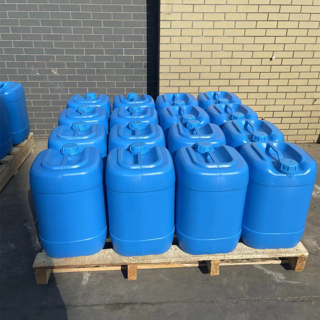 冰醋酸工业级,冰醋酸多少钱一吨?冰醋酸价格