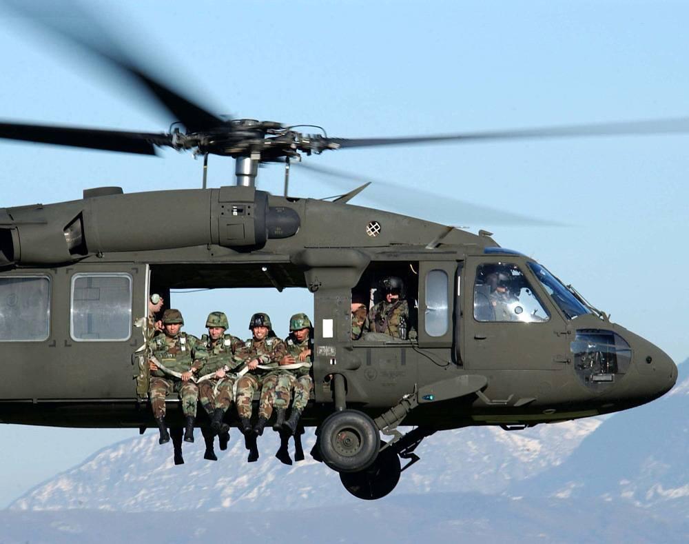能在战场上施以空降兵突击,运走伤兵和运输补给,最重要的是运输直升