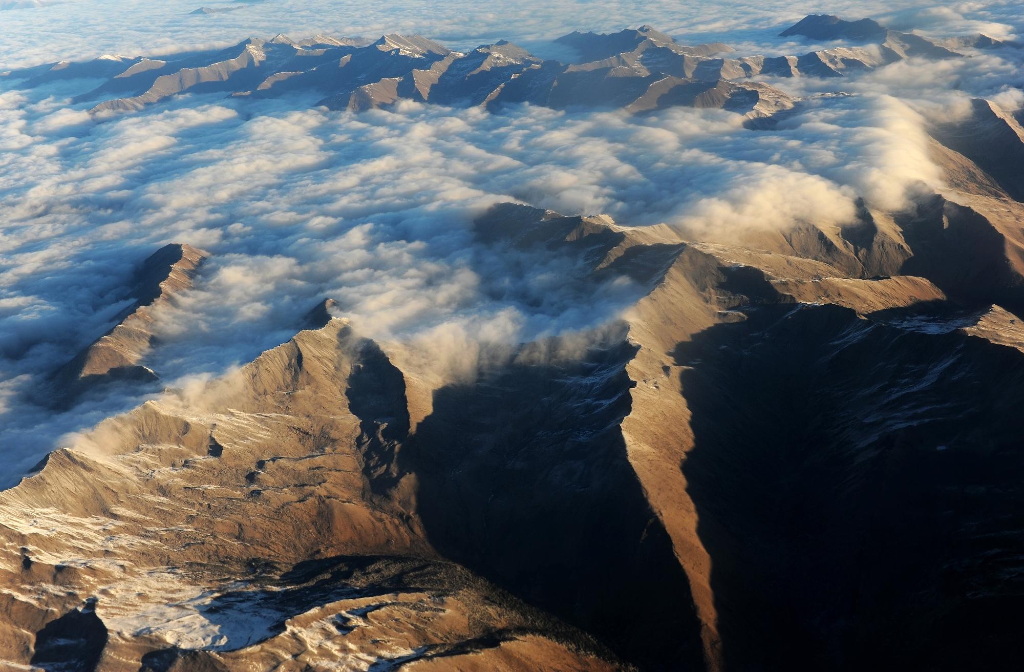 沙鲁里山,横断山的中央山脉