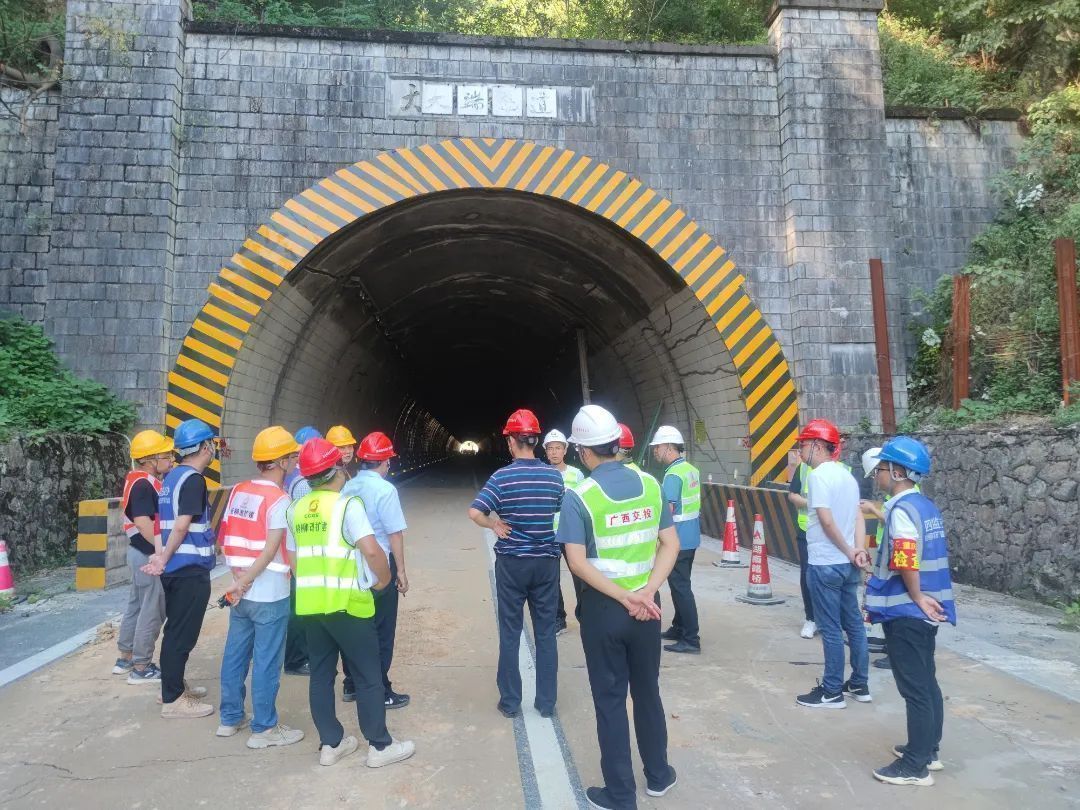 广西首座全长扩建隧道 桂柳四标大端隧道扩建左洞贯通